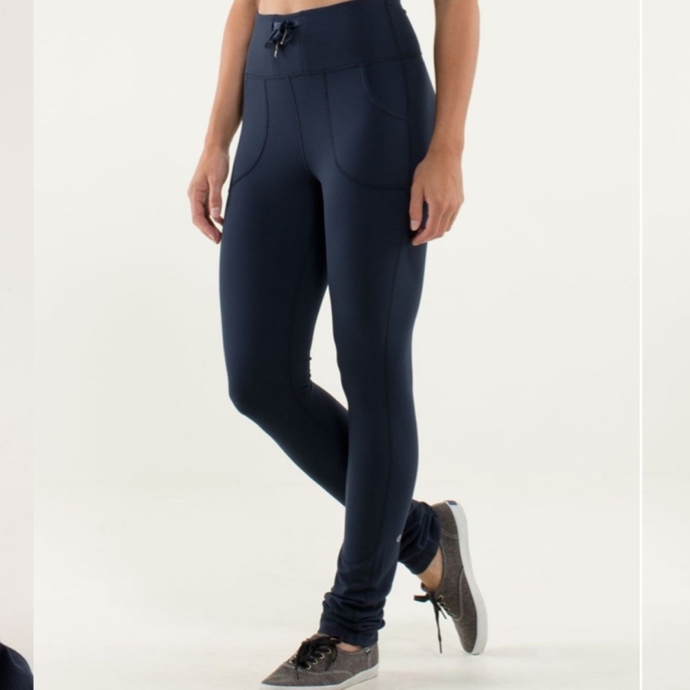 LuluLemon skinny will high waisted leggings with pockets in blue size 8